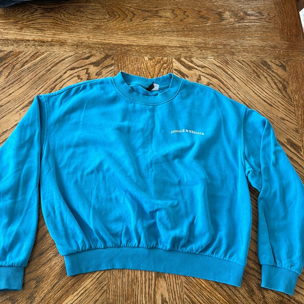 Blue longsleeve crop top